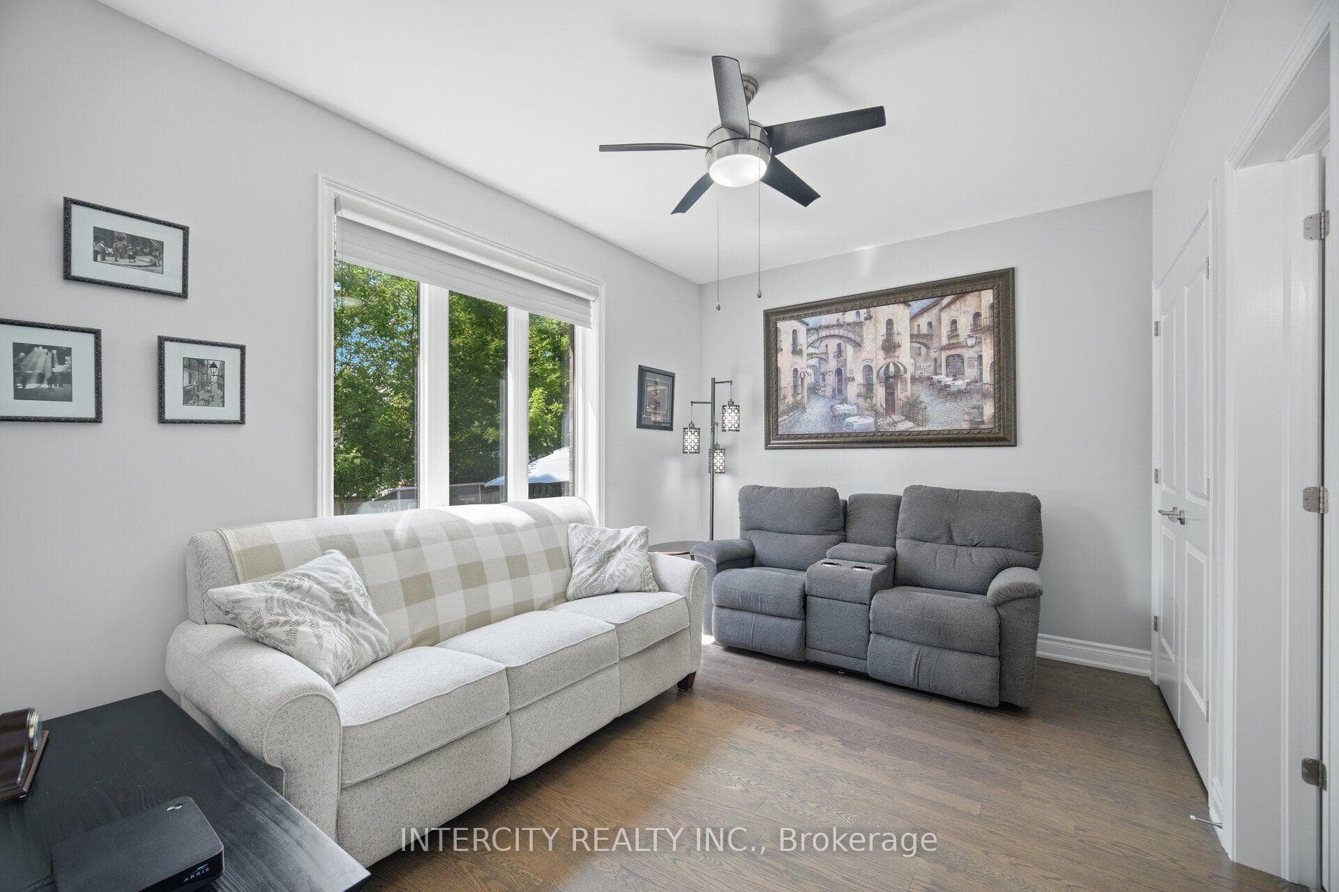 4 Petersen Place photo 20