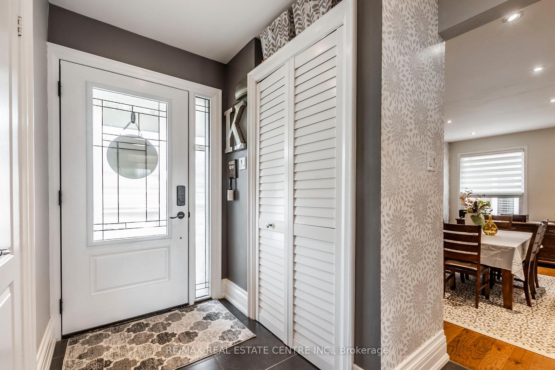 481 Bell Street photo 3