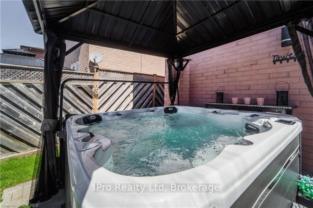 166 MERRILEE Crescent photo 47