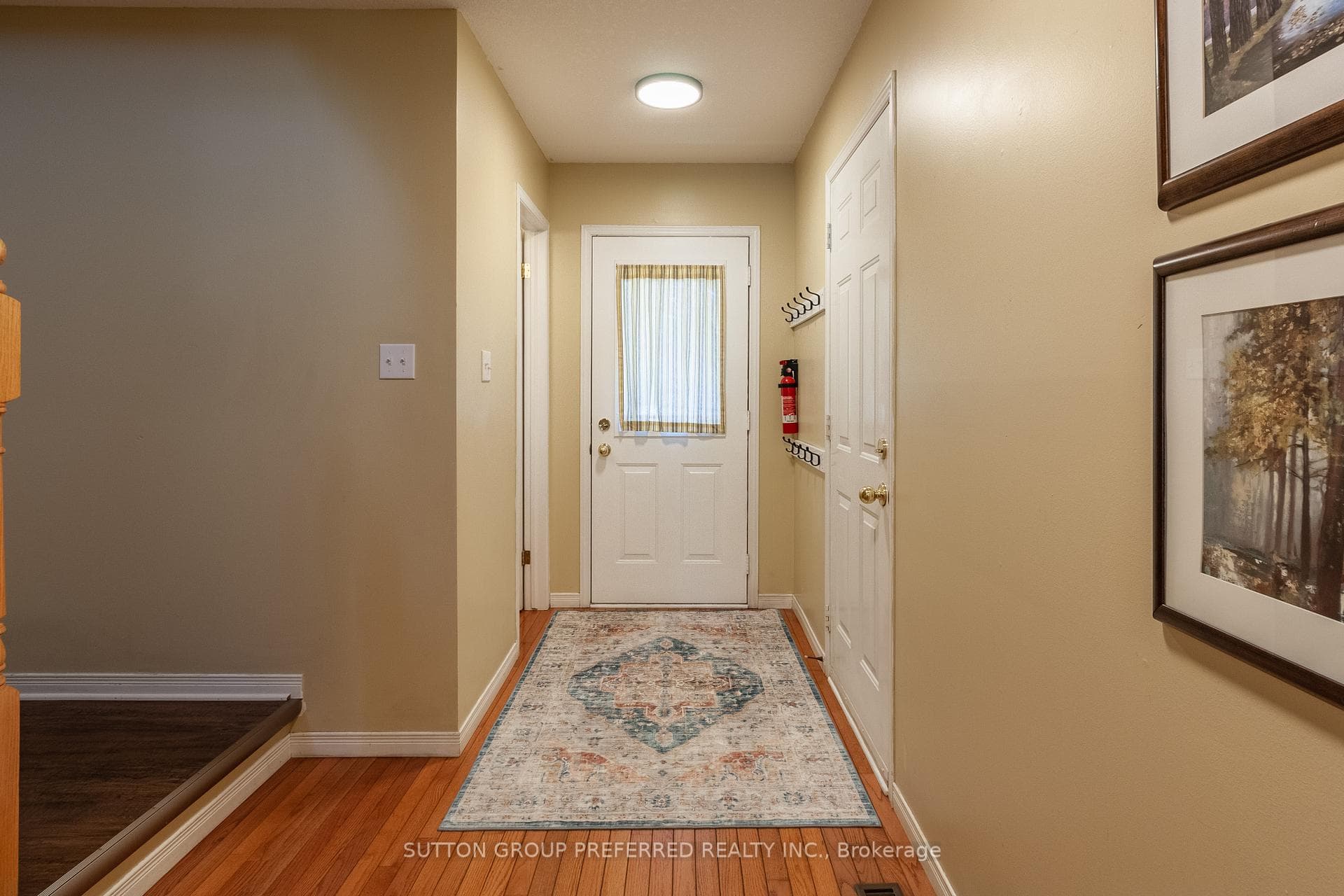 907 Blacksmith Street photo 2