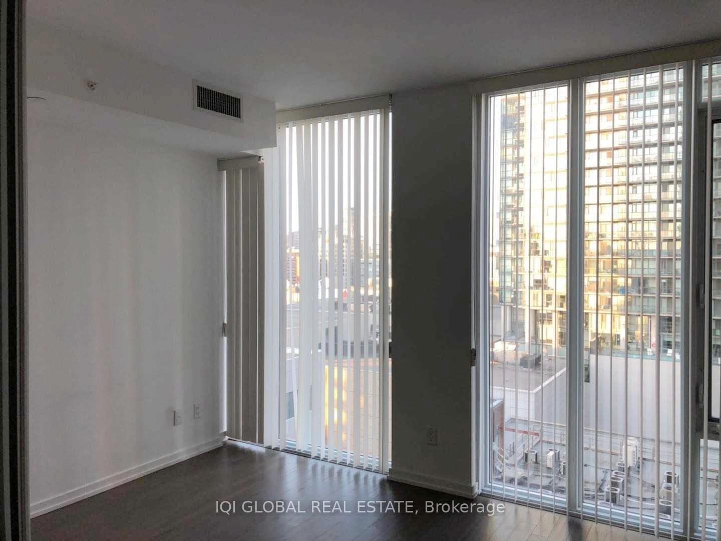 101 Peter Street Unit 1205 photo 4