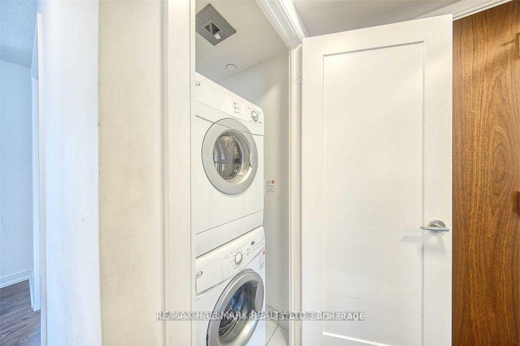255 VILLAGE GREEN SQ Square Unit 2402 photo 6