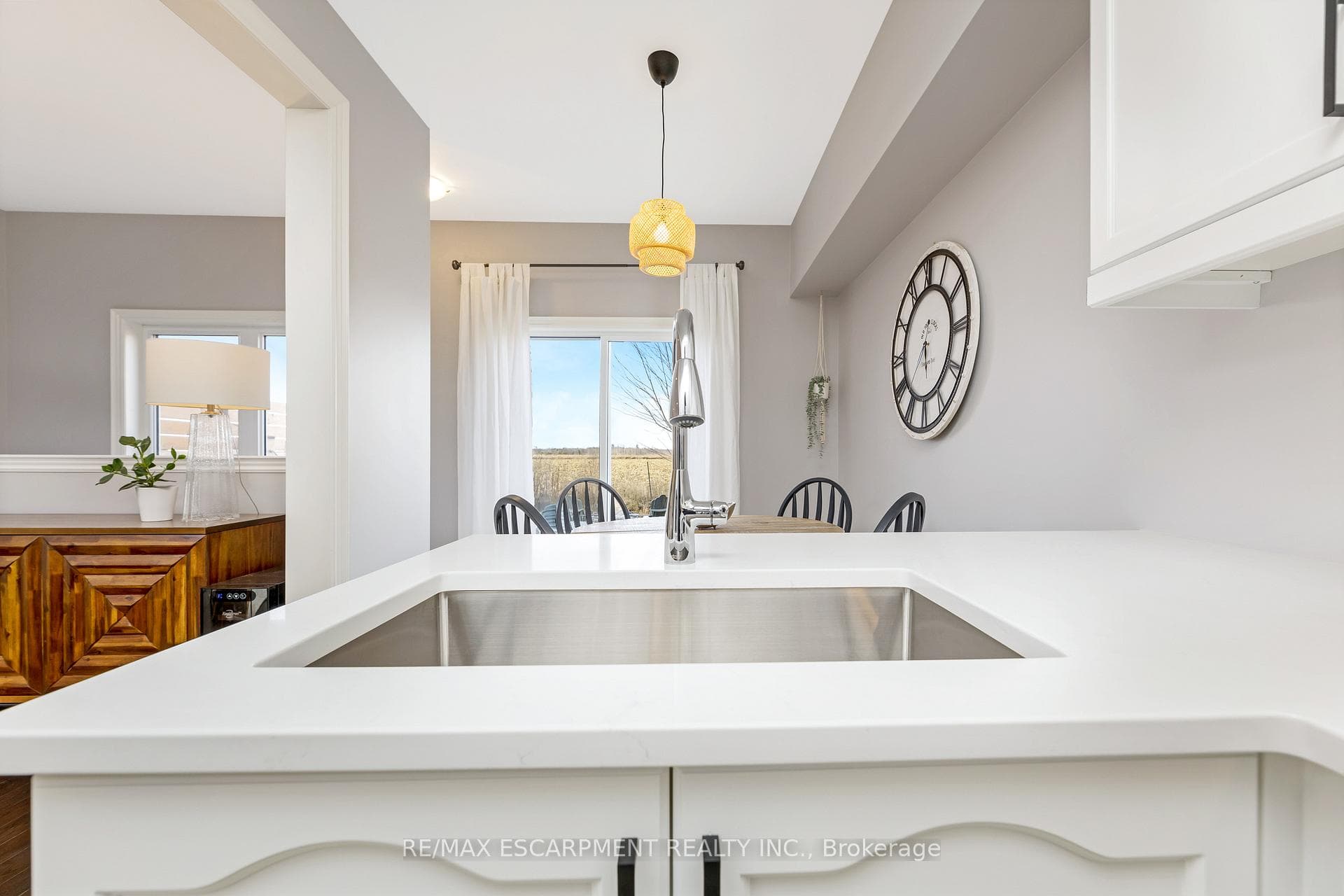 89 Courtney Street photo 13