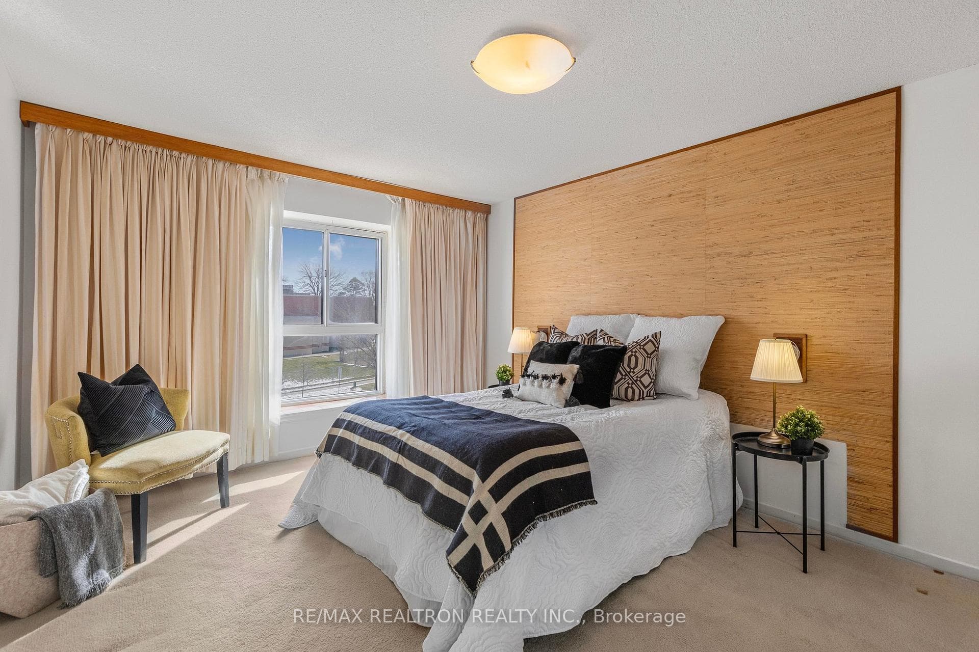 260 Avenue Road Unit 27 photo 20