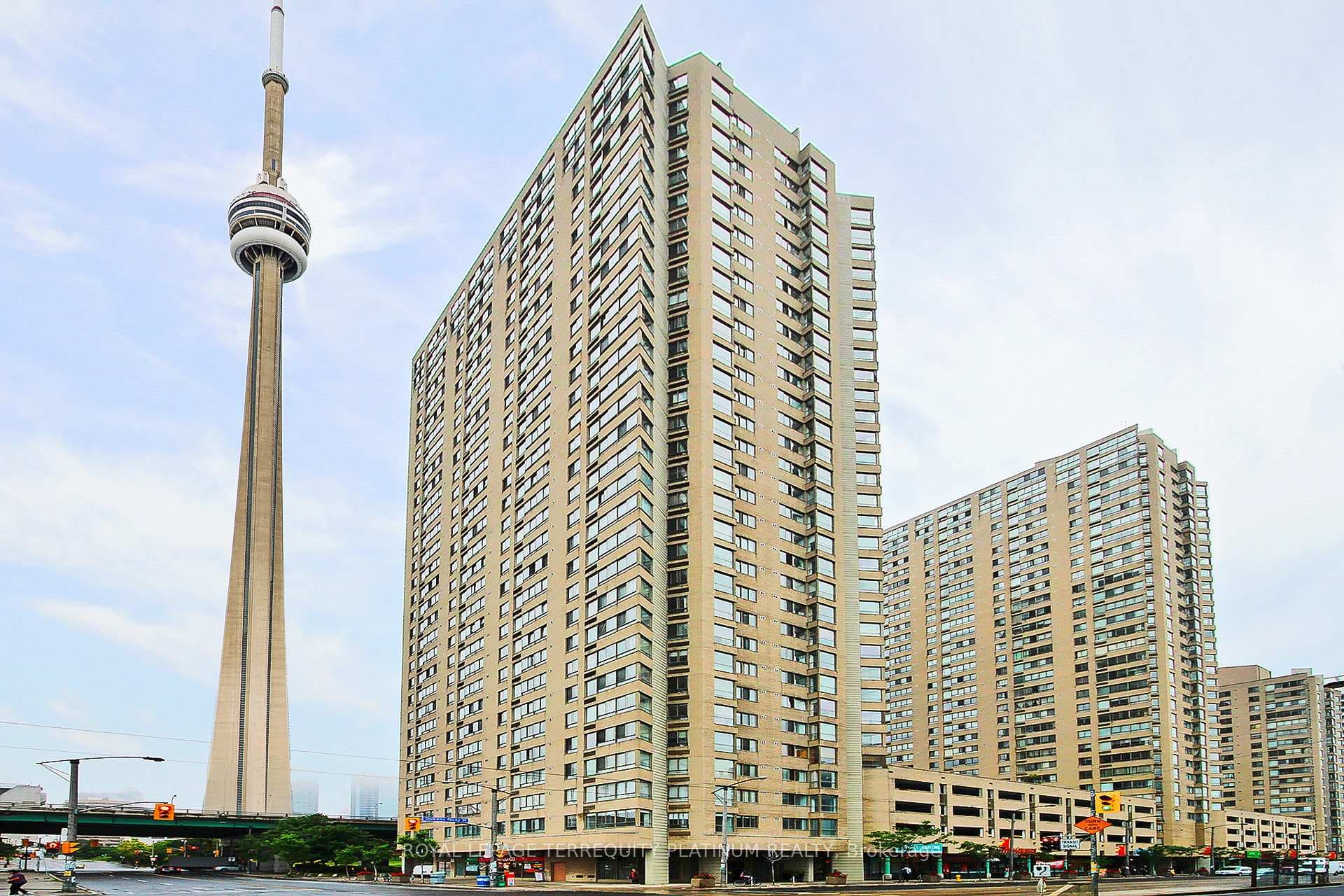 270 Queens Quay Unit 1408 photo 34
