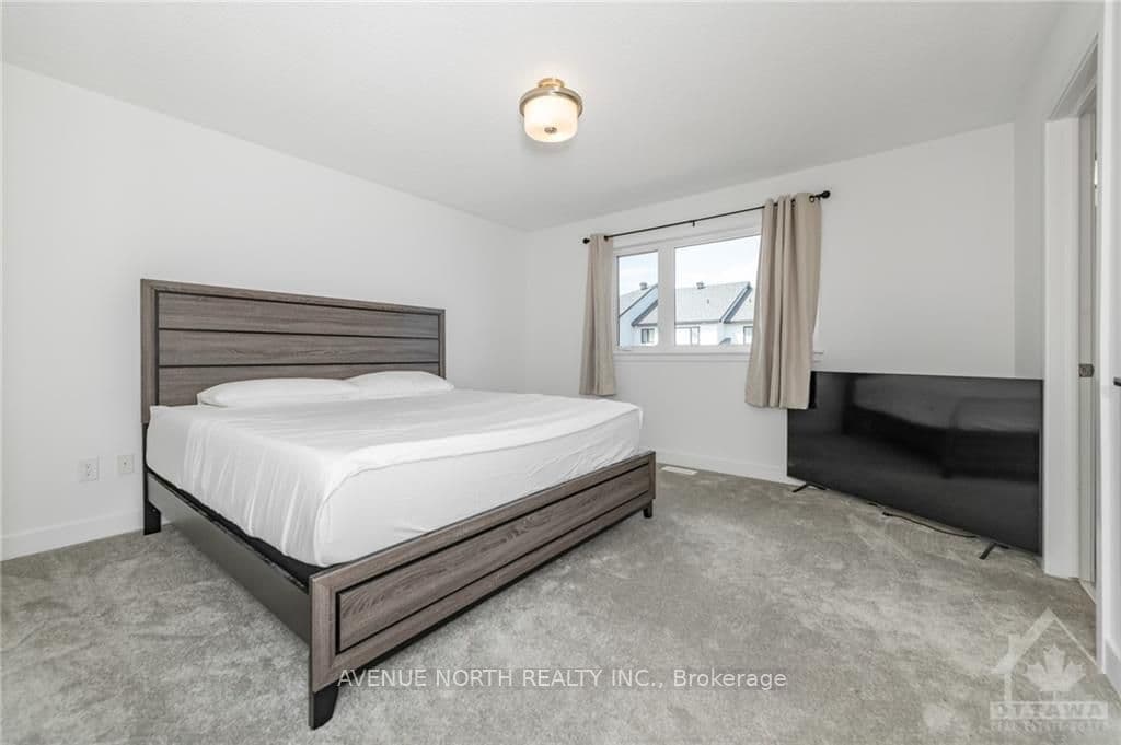 90 NETTLE Crescent photo 15