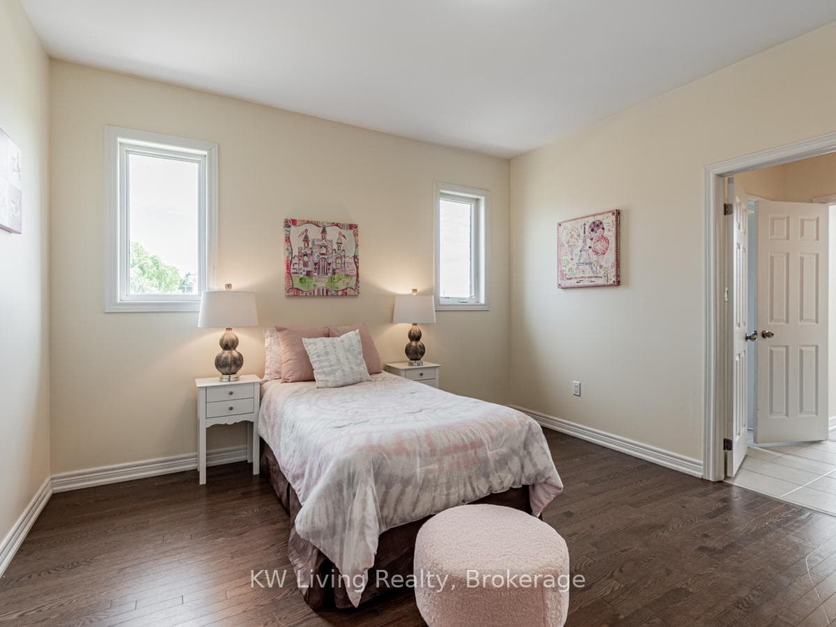 127 Copeland Crescent photo 31