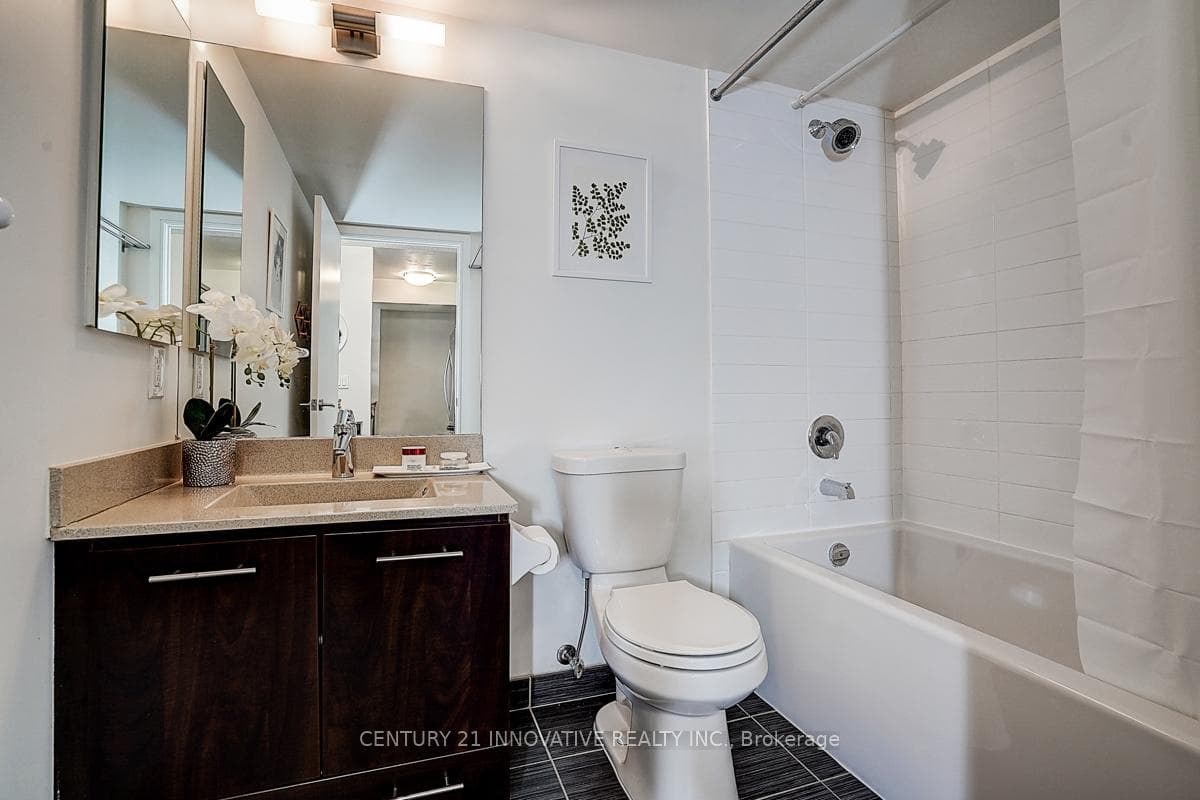 135 Village Green Square Unit 3220 photo 12