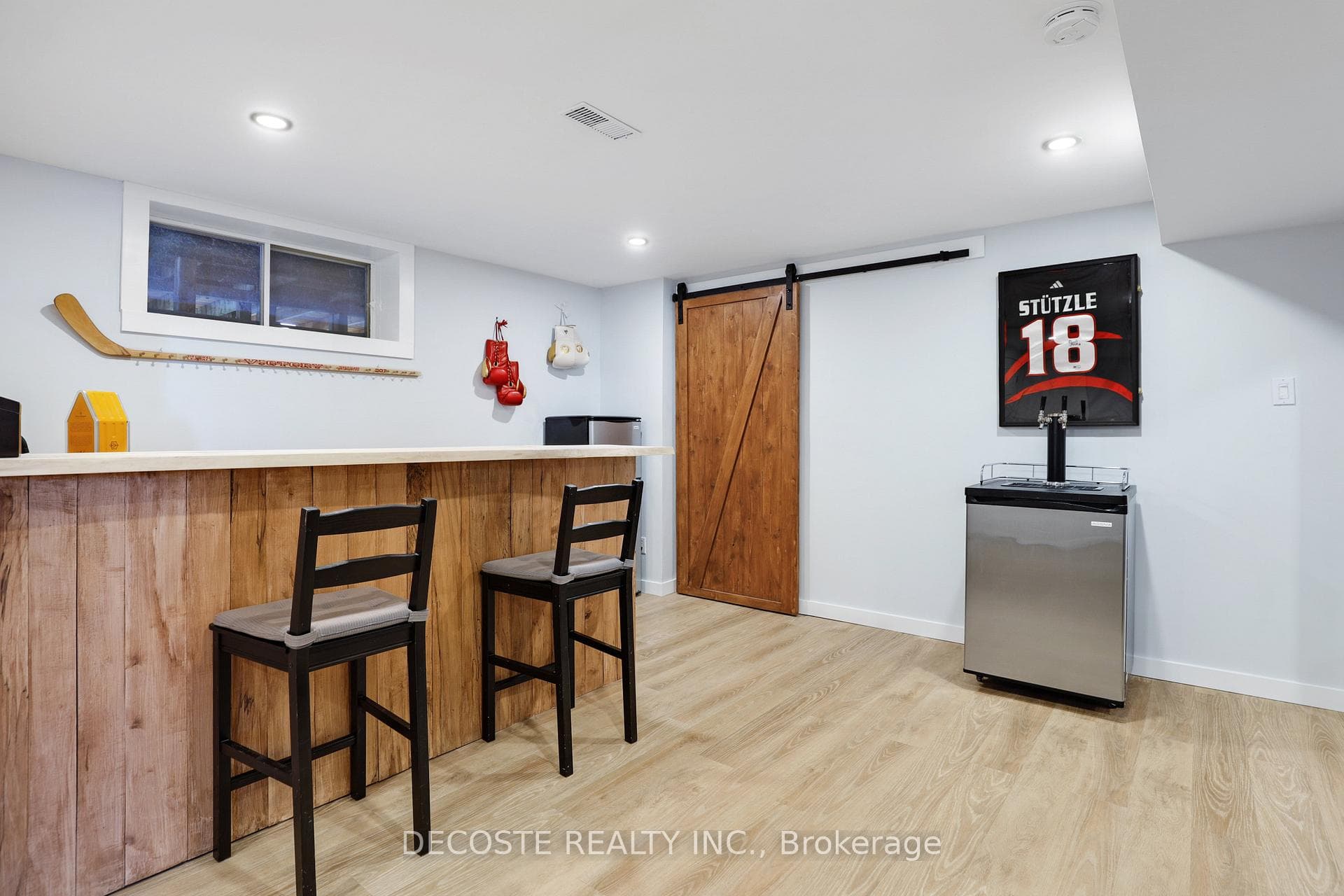 877 Queen Street photo 27