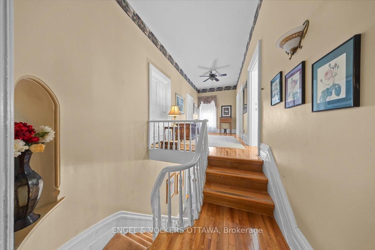 528 St Lawrence Street photo 28
