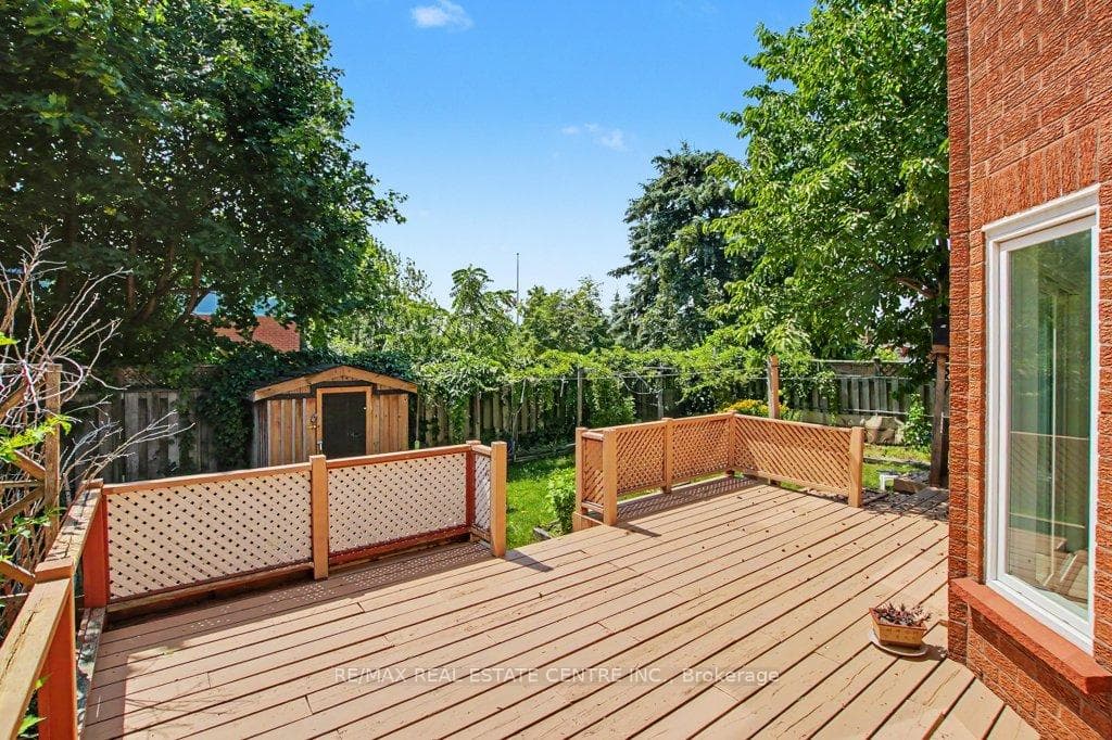 68 Moorehead Crescent photo 41
