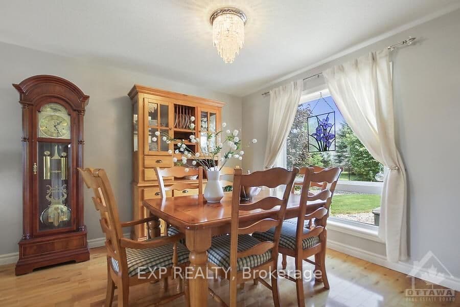 386 JAMIESON Street photo 9