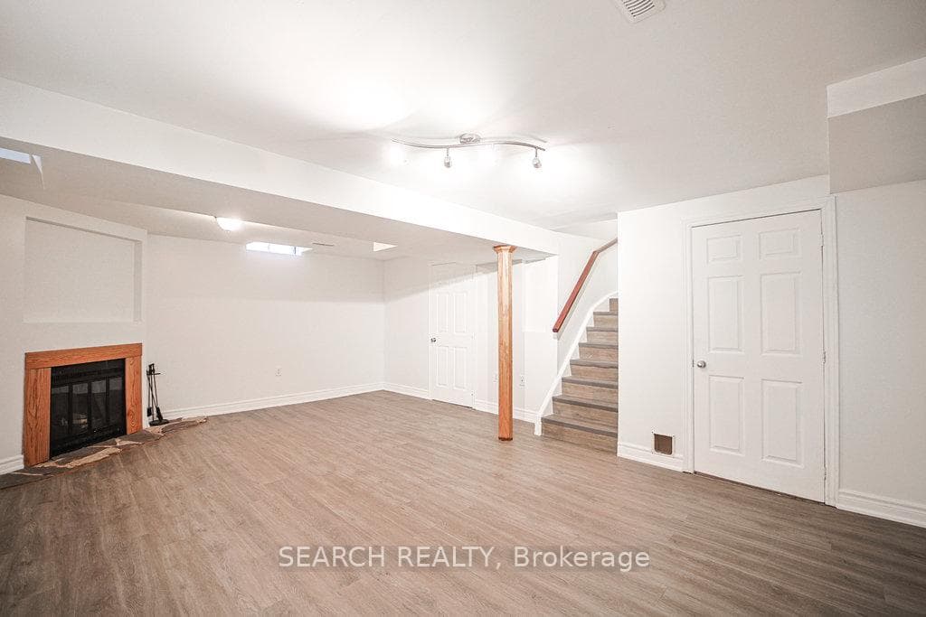 38 Roehampton Crescent photo 14