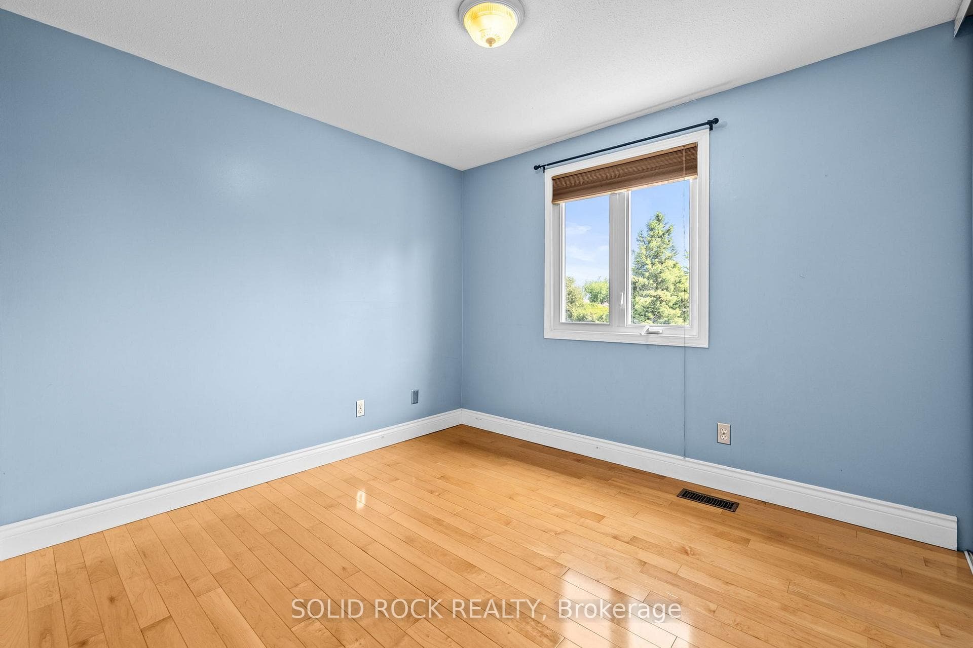 1631 Charbonneau Street photo 20