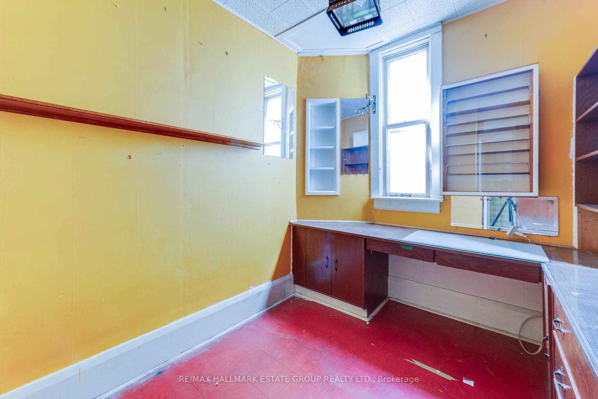 160 Coxwell Avenue photo 13