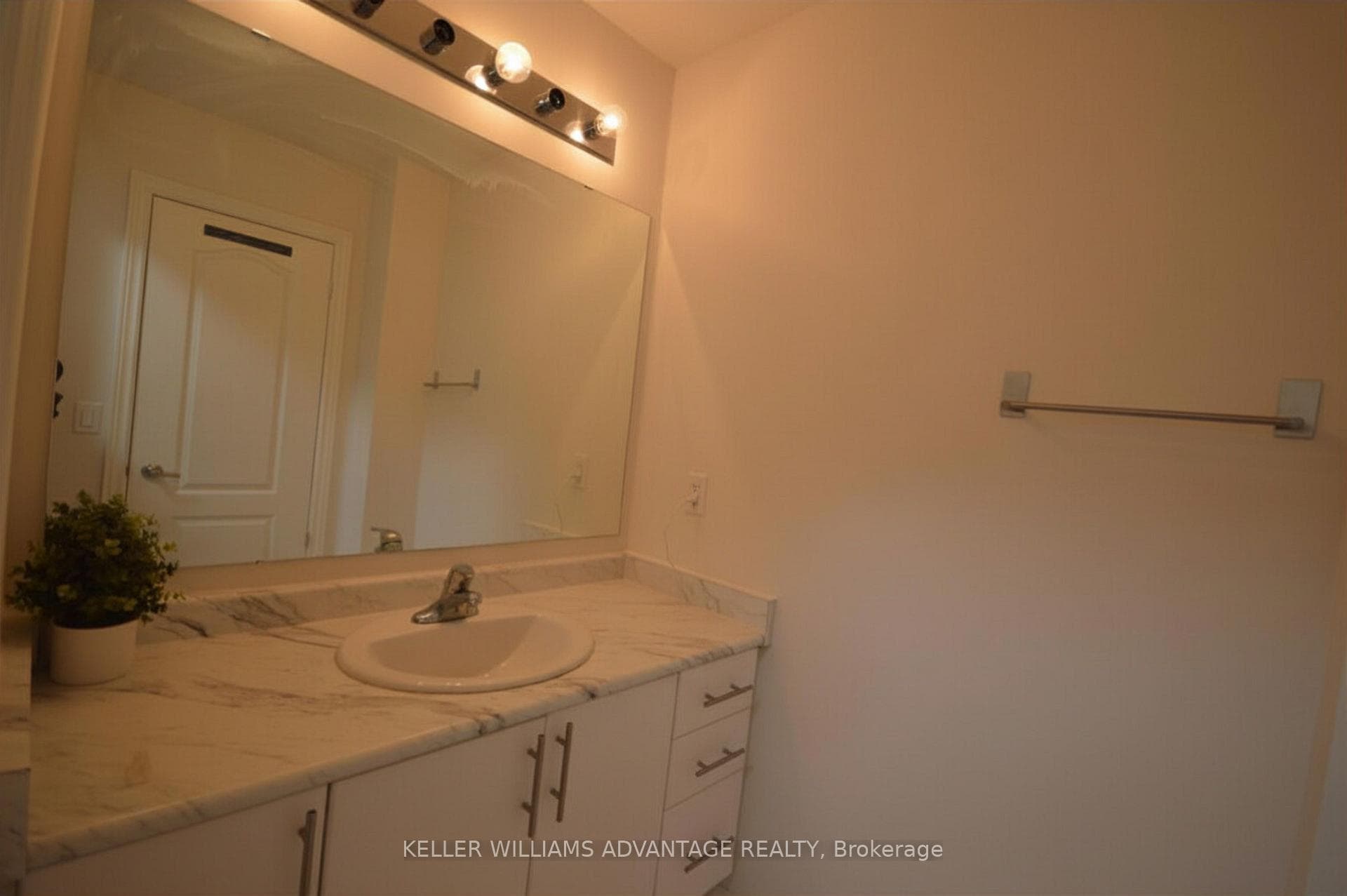 466 Silver Maple Road photo 22
