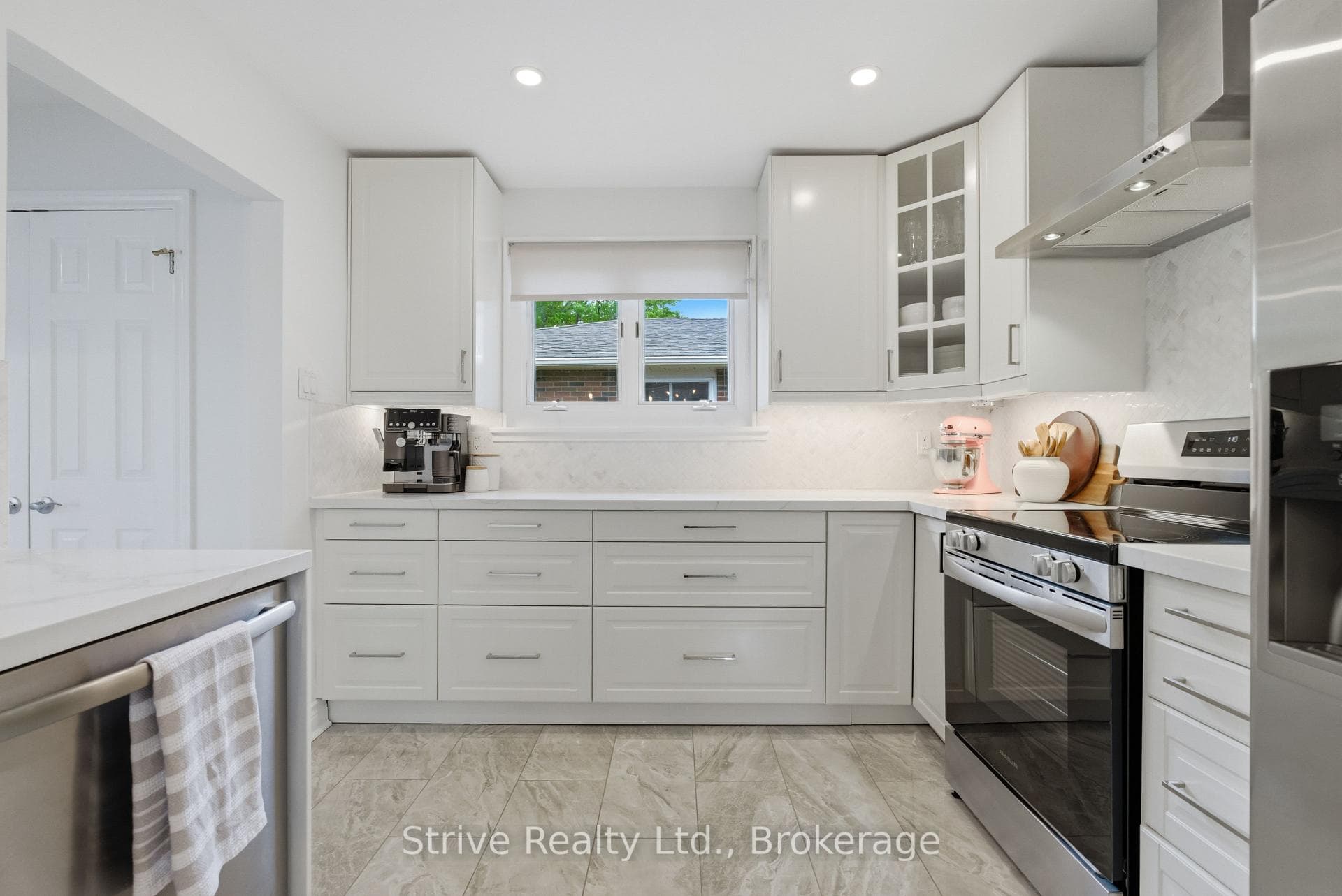 7 Albery Crescent photo 20