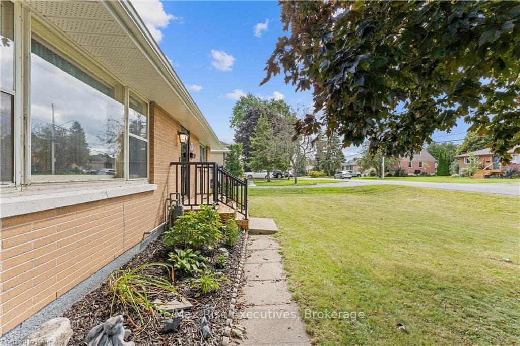 282 LAKEVIEW Avenue photo 4