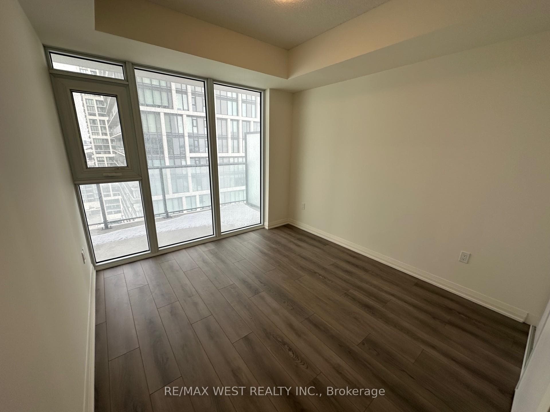 8960 Jane Street Unit 1418 photo 7