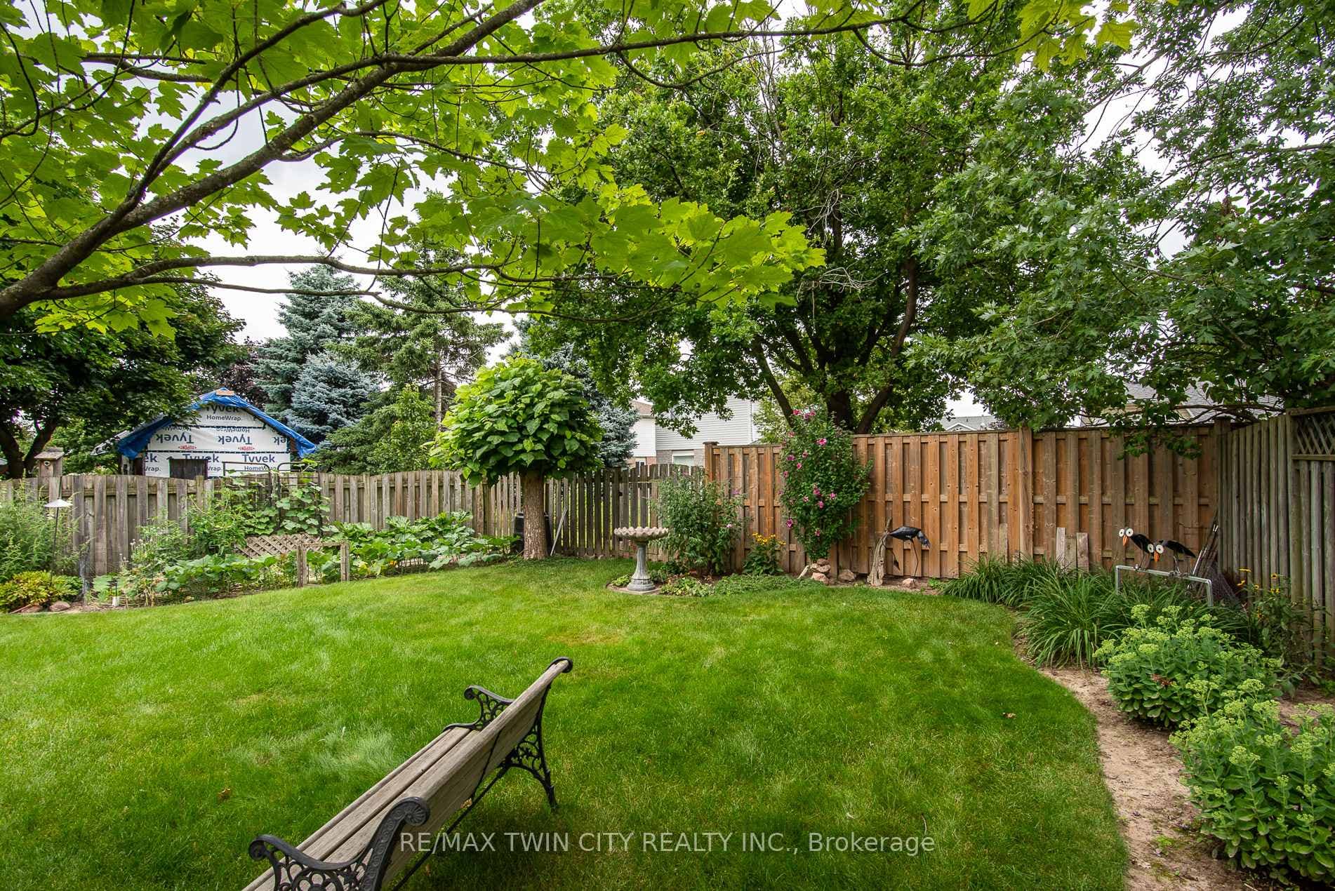 67 Marlis Crescent photo 7