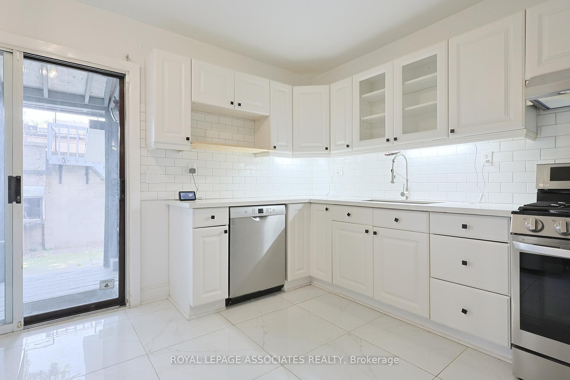 140 Brownville Avenue photo 21