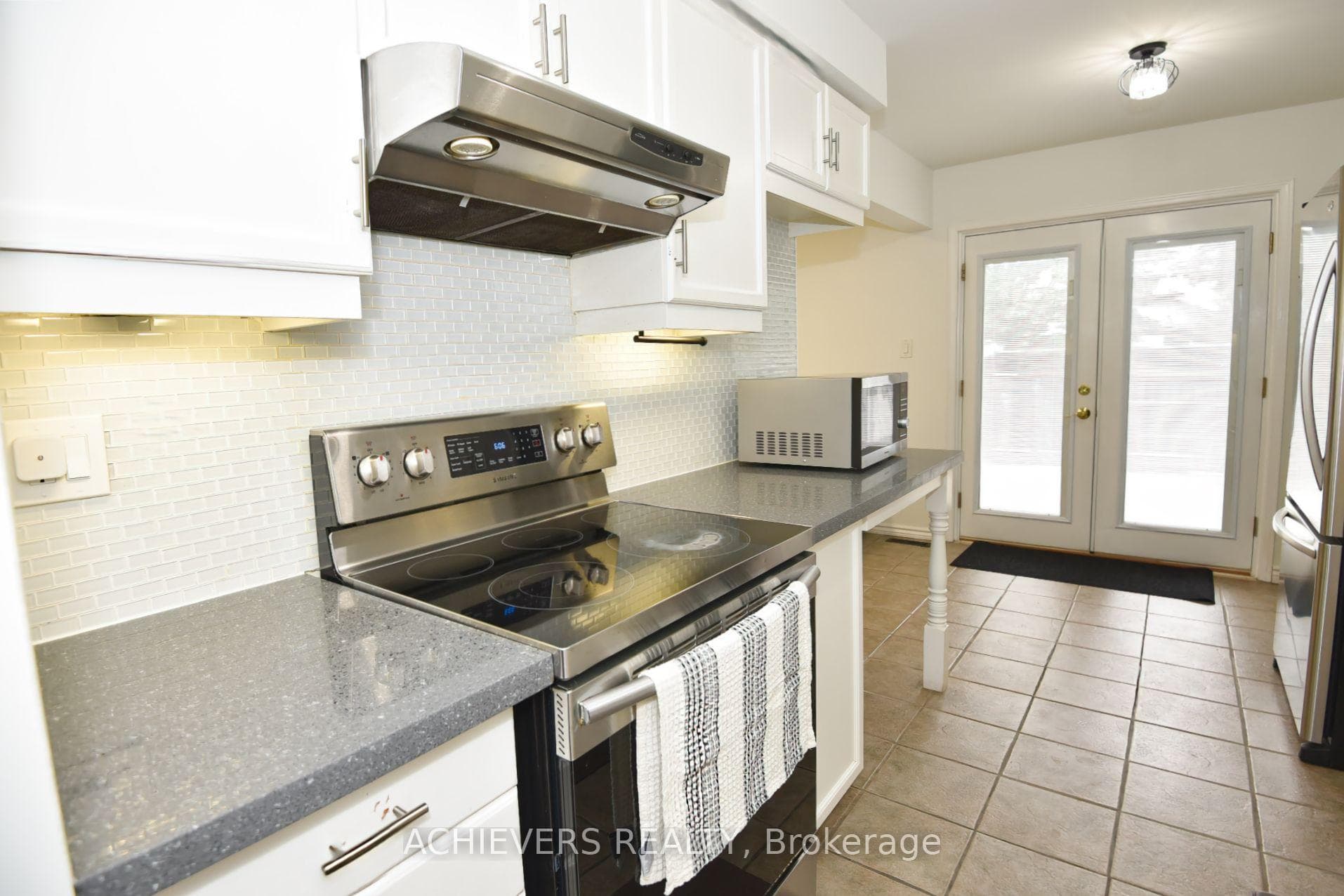 19 Mccullock Crescent photo 16