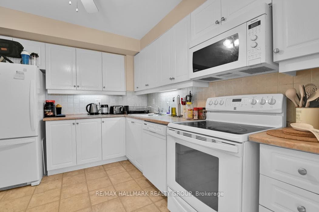 2760 Carousel Crescent Unit 708 photo 20