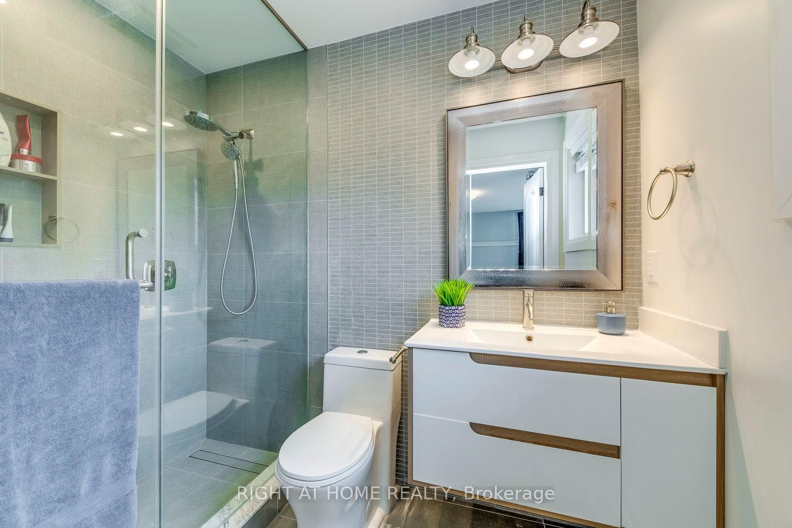 2102 Frontier Drive photo 19