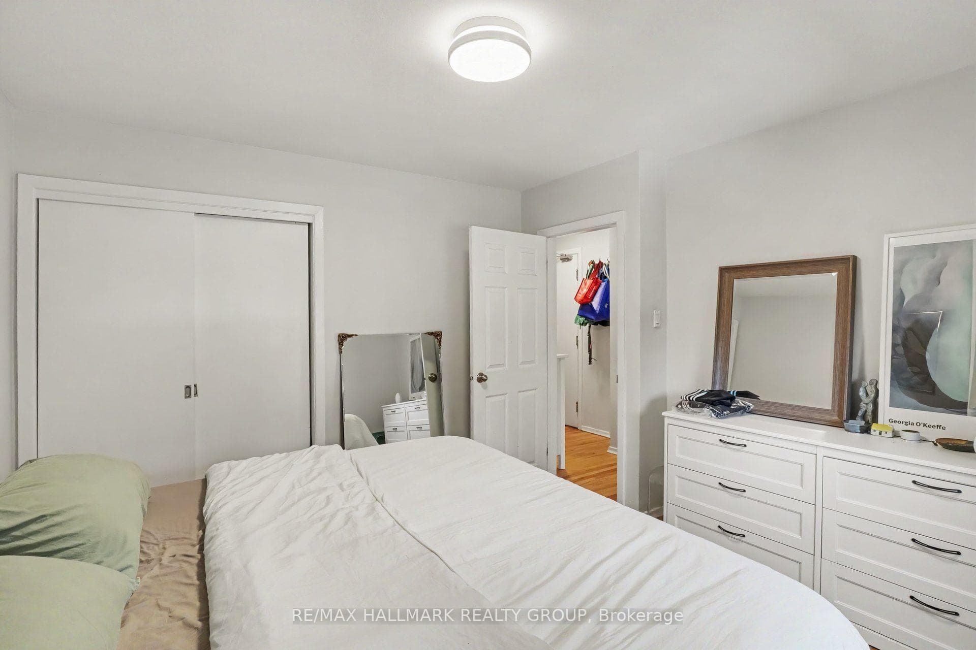 657 Golden Avenue photo 12