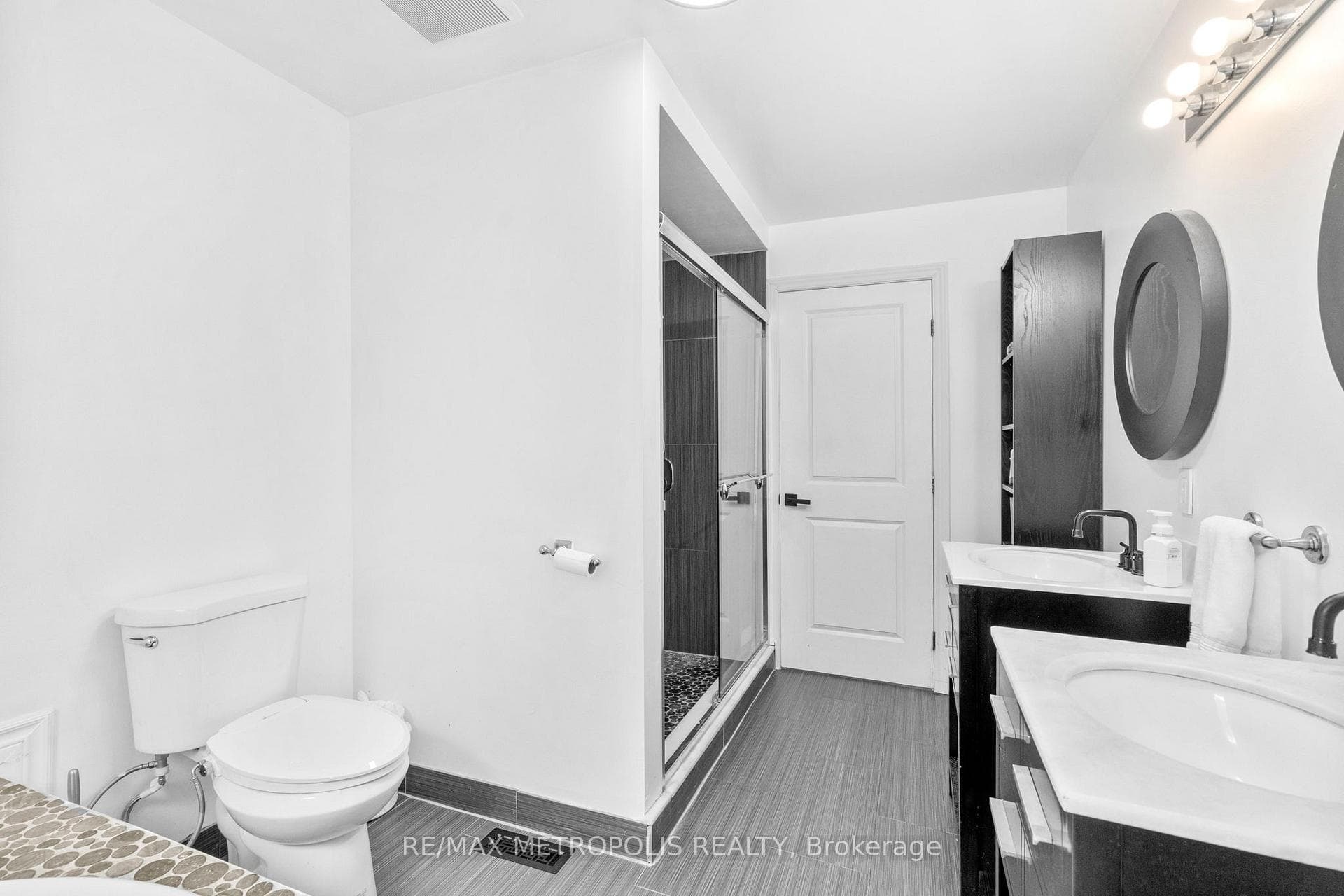 14537 Woodbine Avenue photo 25