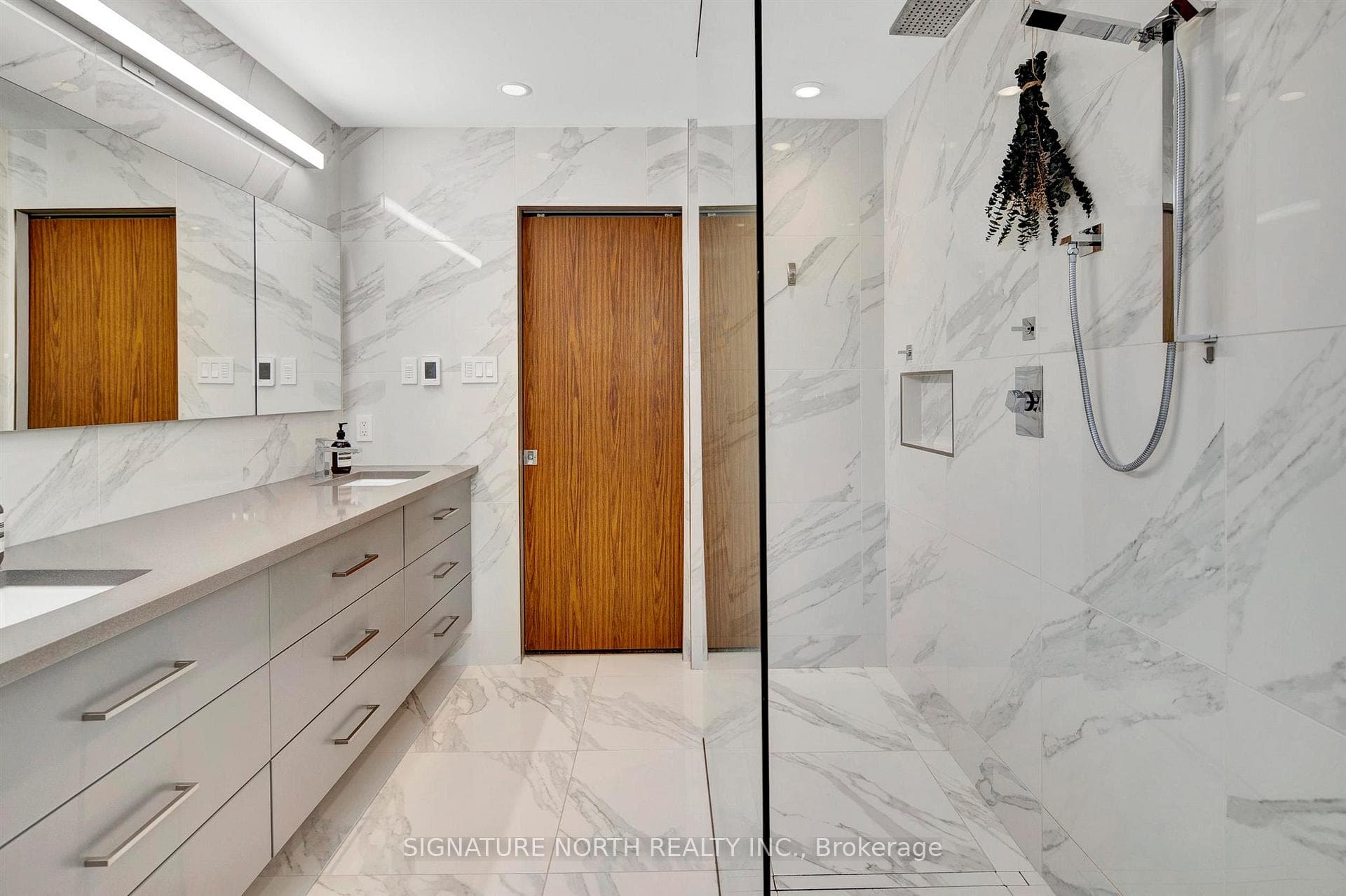 1577 Arthur Street W photo 33
