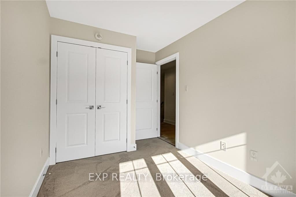 78 WHITCOMB Crescent photo 16