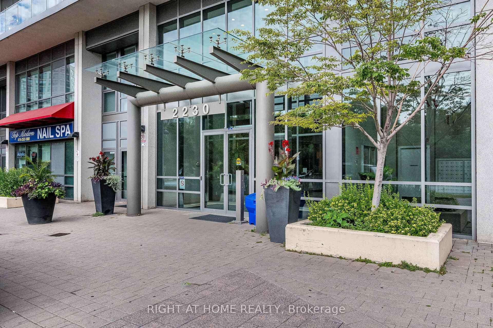 2230 Lake Shore Blvd N/A Unit 908 photo 3