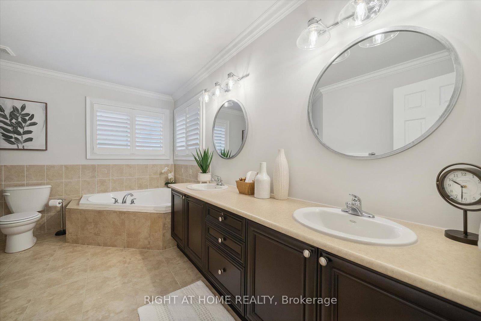 242 Montgomery Avenue photo 23