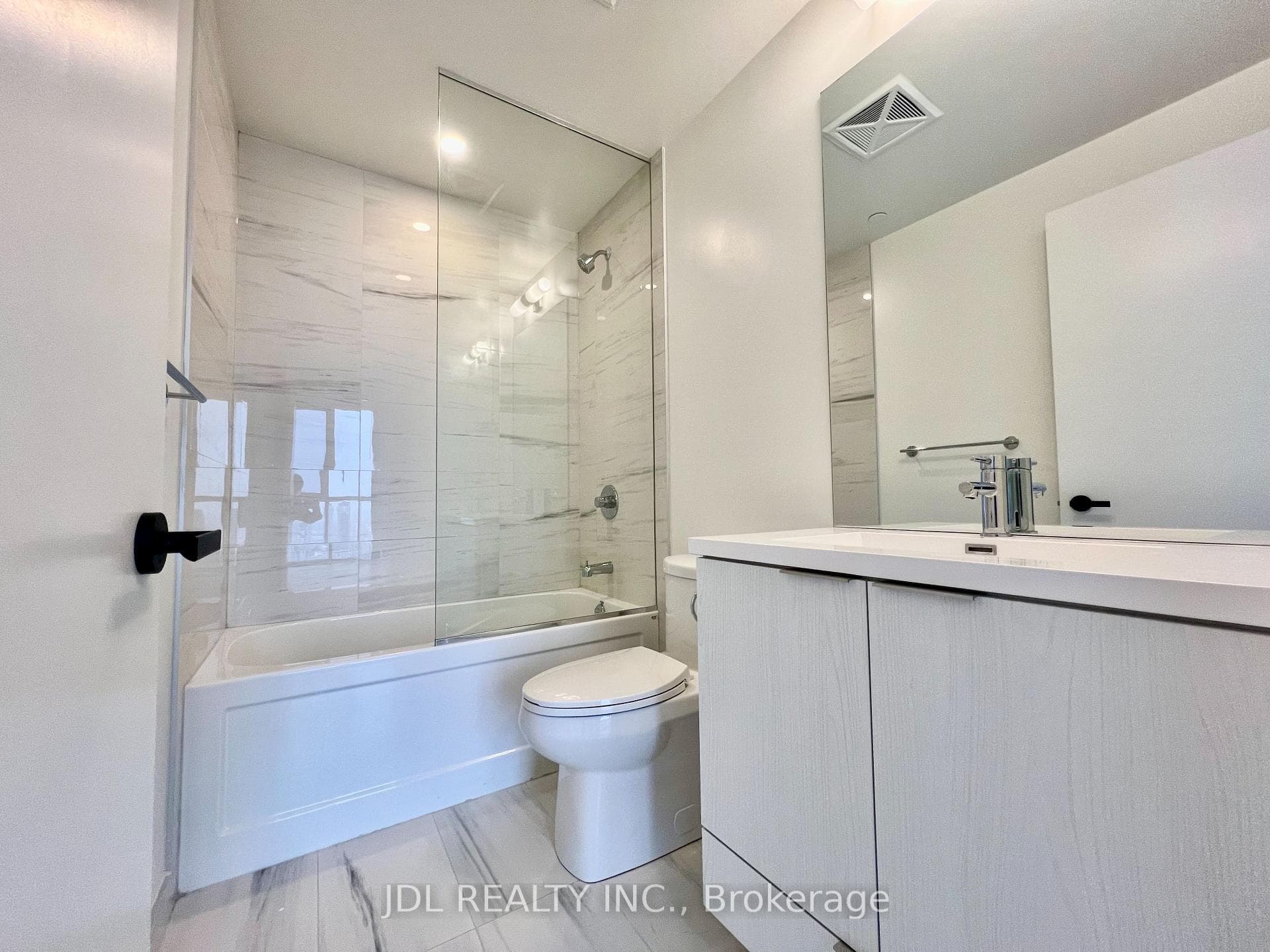 8 Interchange Way Unit 4709 photo 11