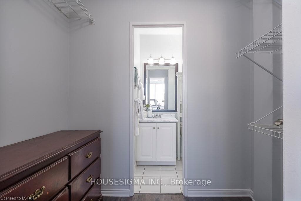 389 Dundas Street Unit 2206 photo 21