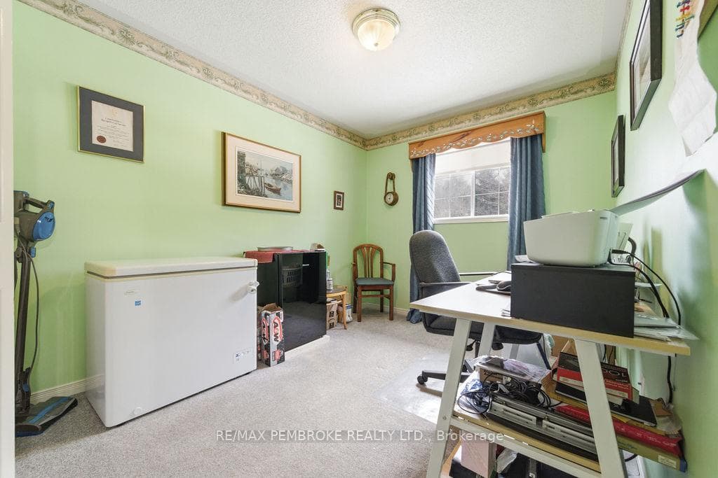 2 Blue Jay Way photo 23
