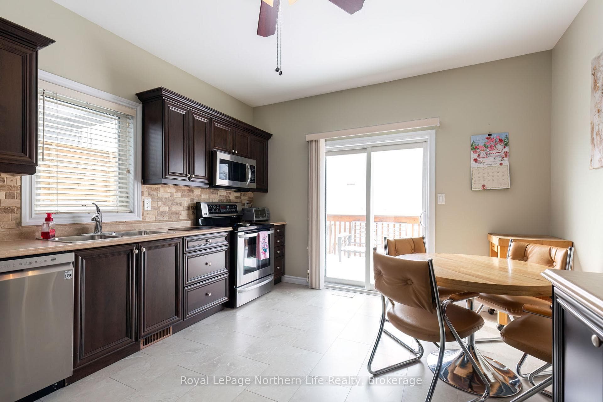 2444 Connaught Avenue photo 13