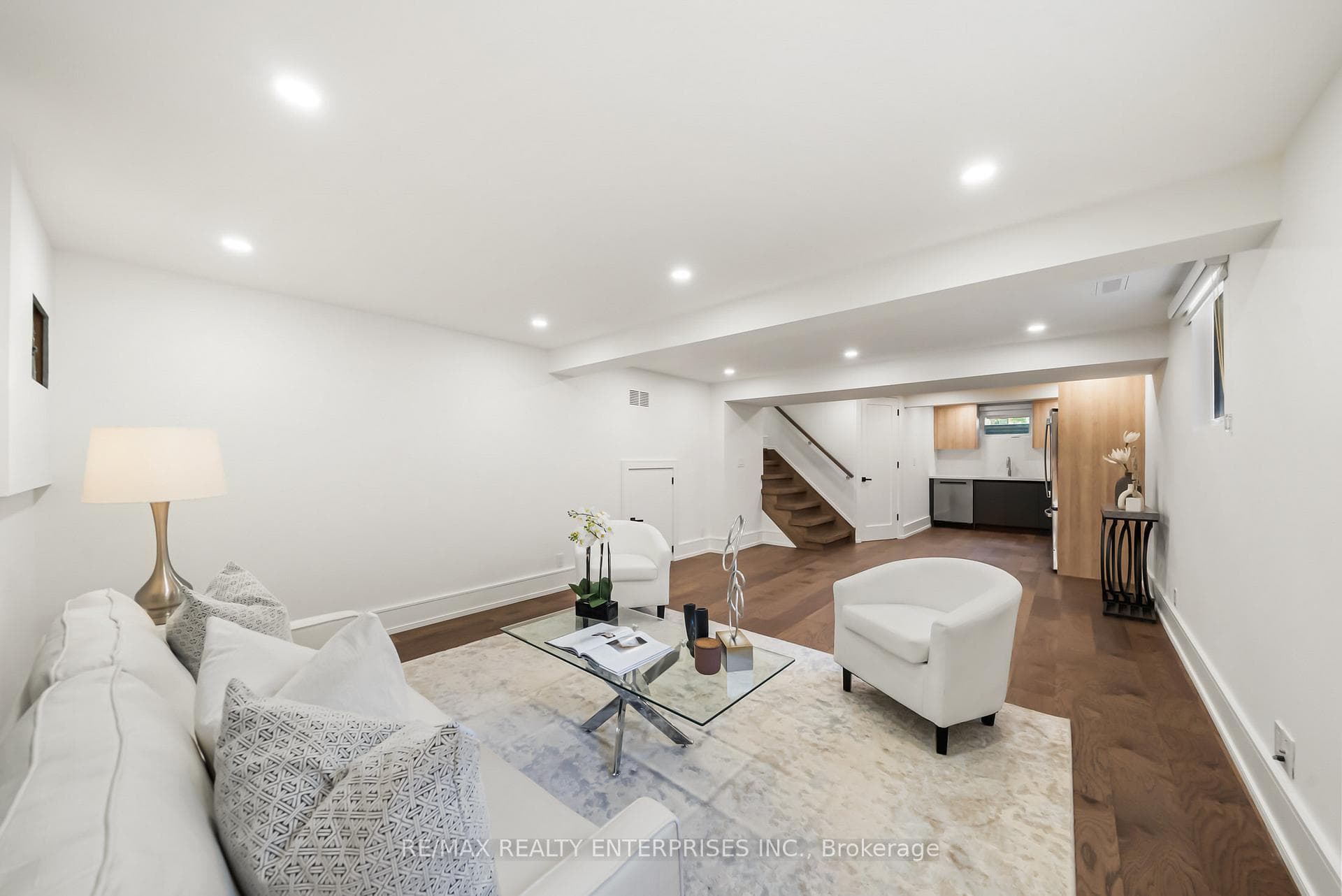 1495 Thetford Court photo 27