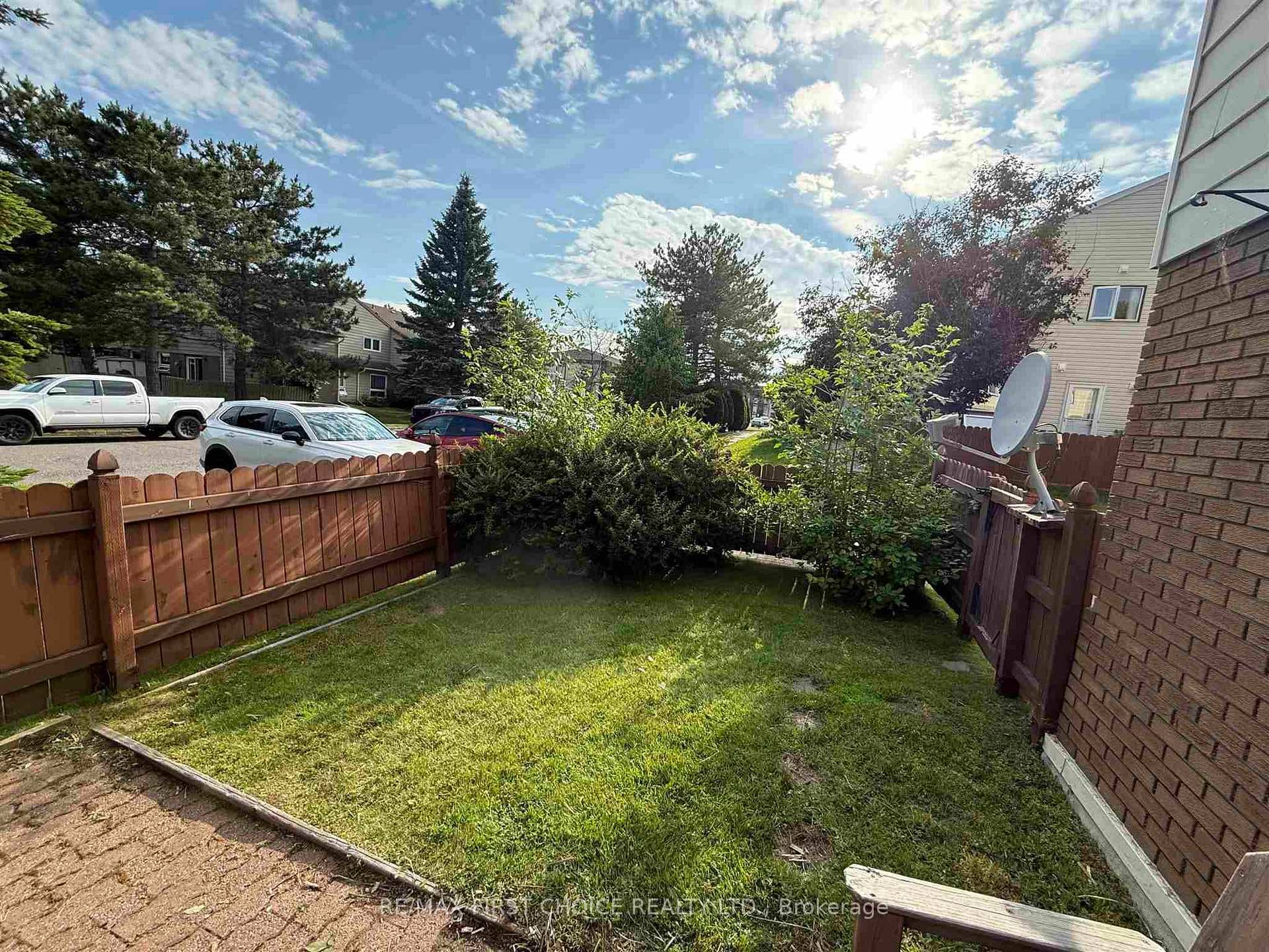 592 Pasteur Road photo 18