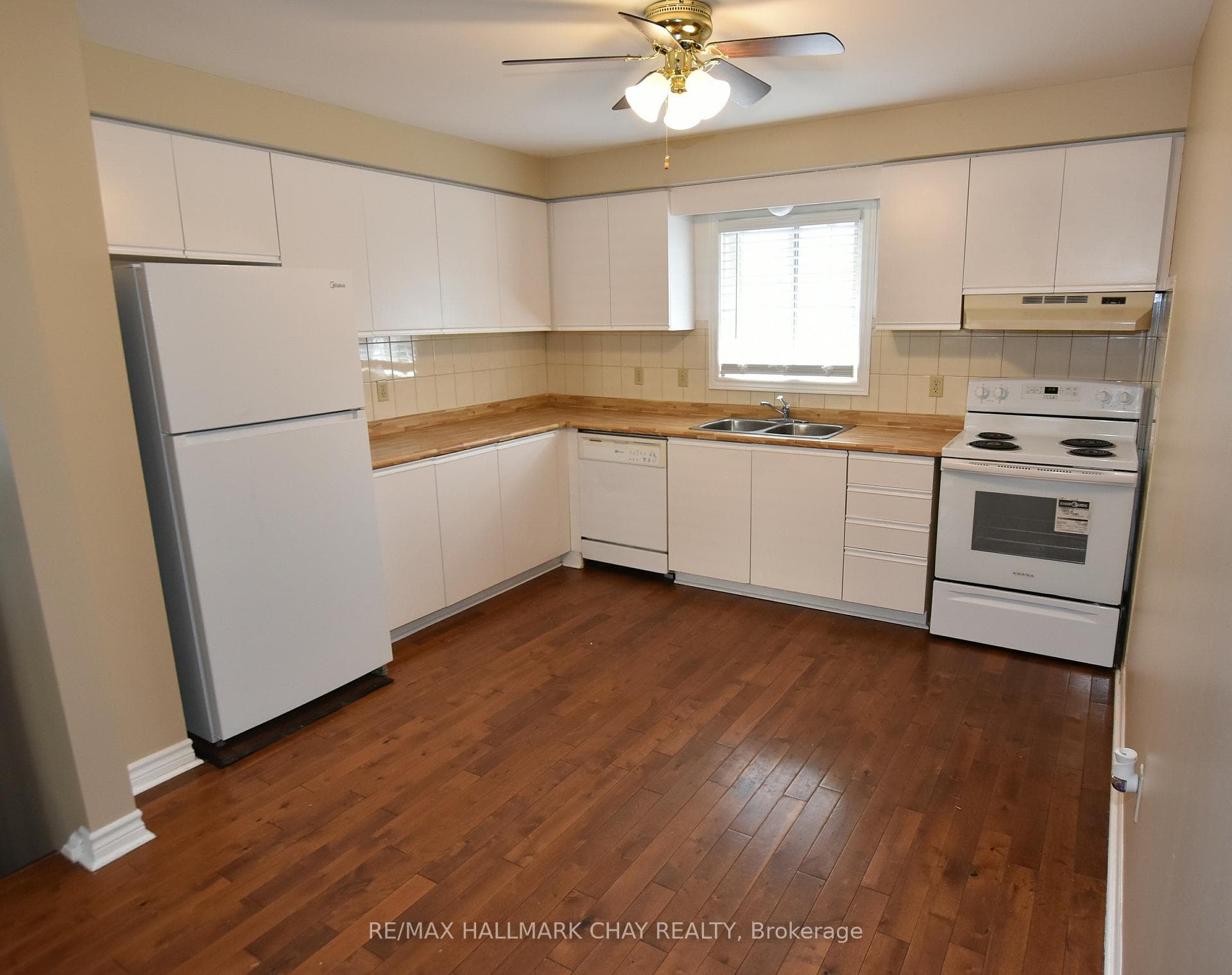 19 Broadfoot Road Unit Upper photo 2