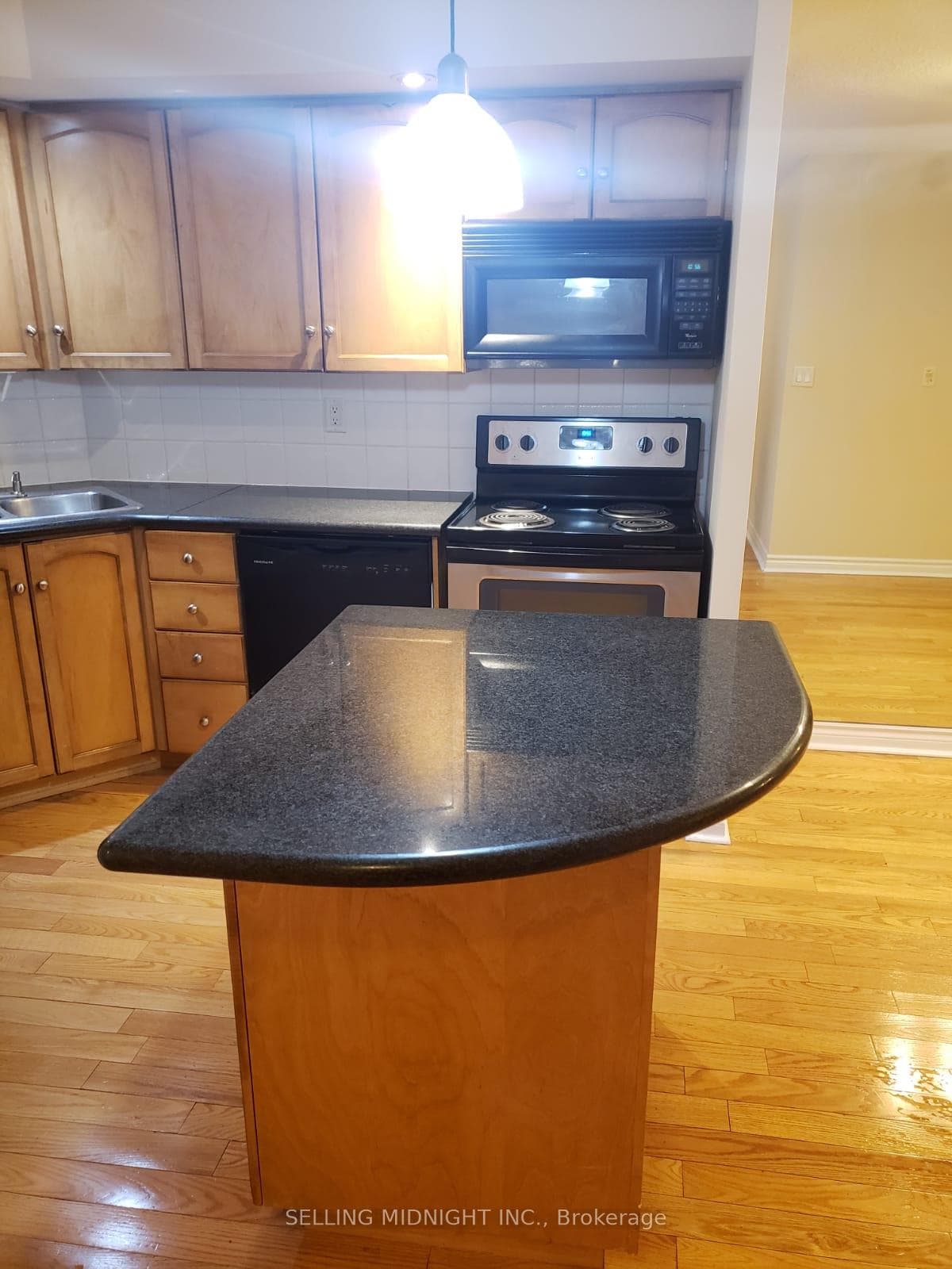 270 Wellington Street Unit 502 photo 6