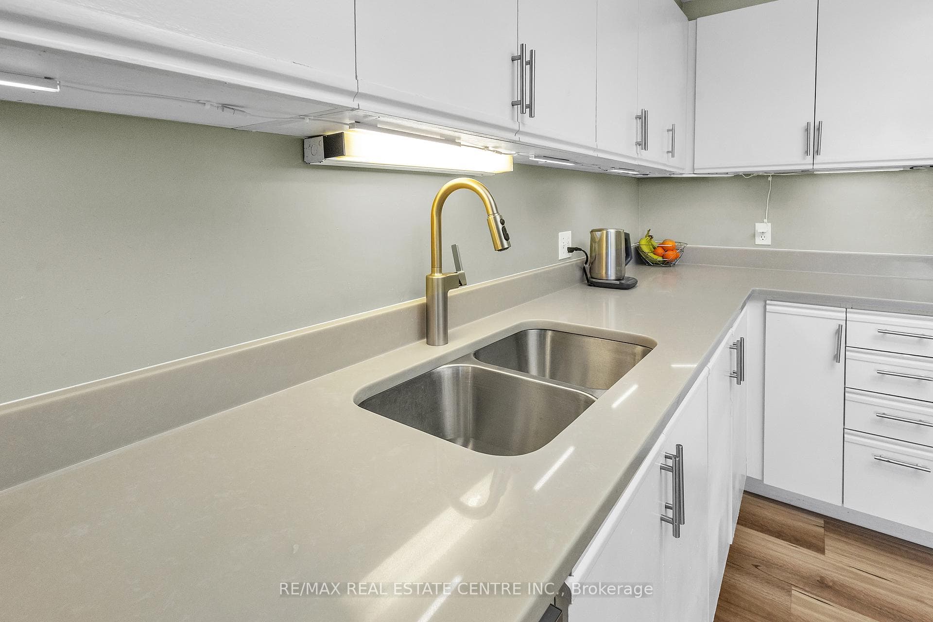 105 BAGOT Street Unit 202 photo 11