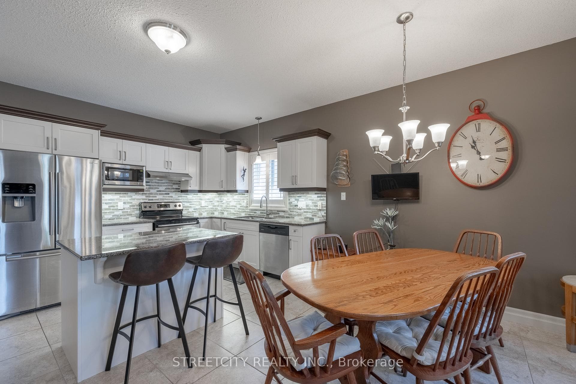 2080 Beaverbrook Avenue Unit 19 photo 10