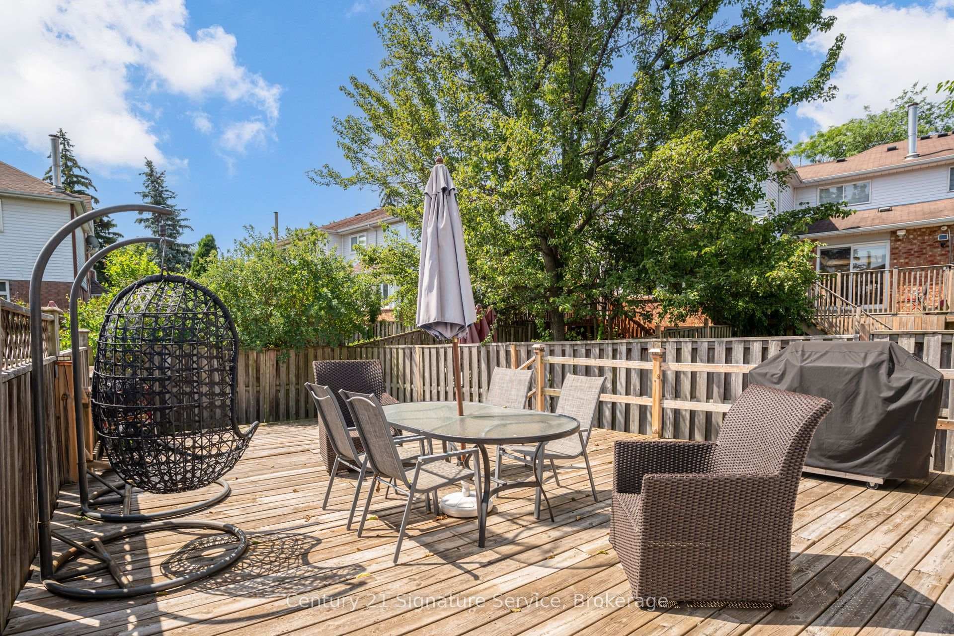 2755 Lindholm Crescent photo 45