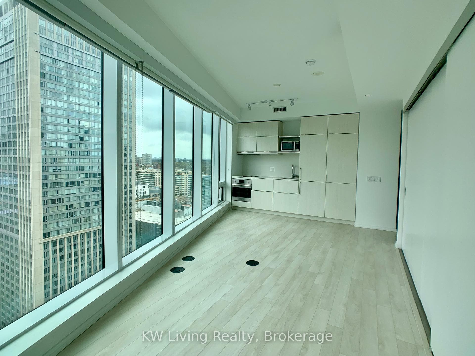 197 Yonge Street Unit 2212 photo 1