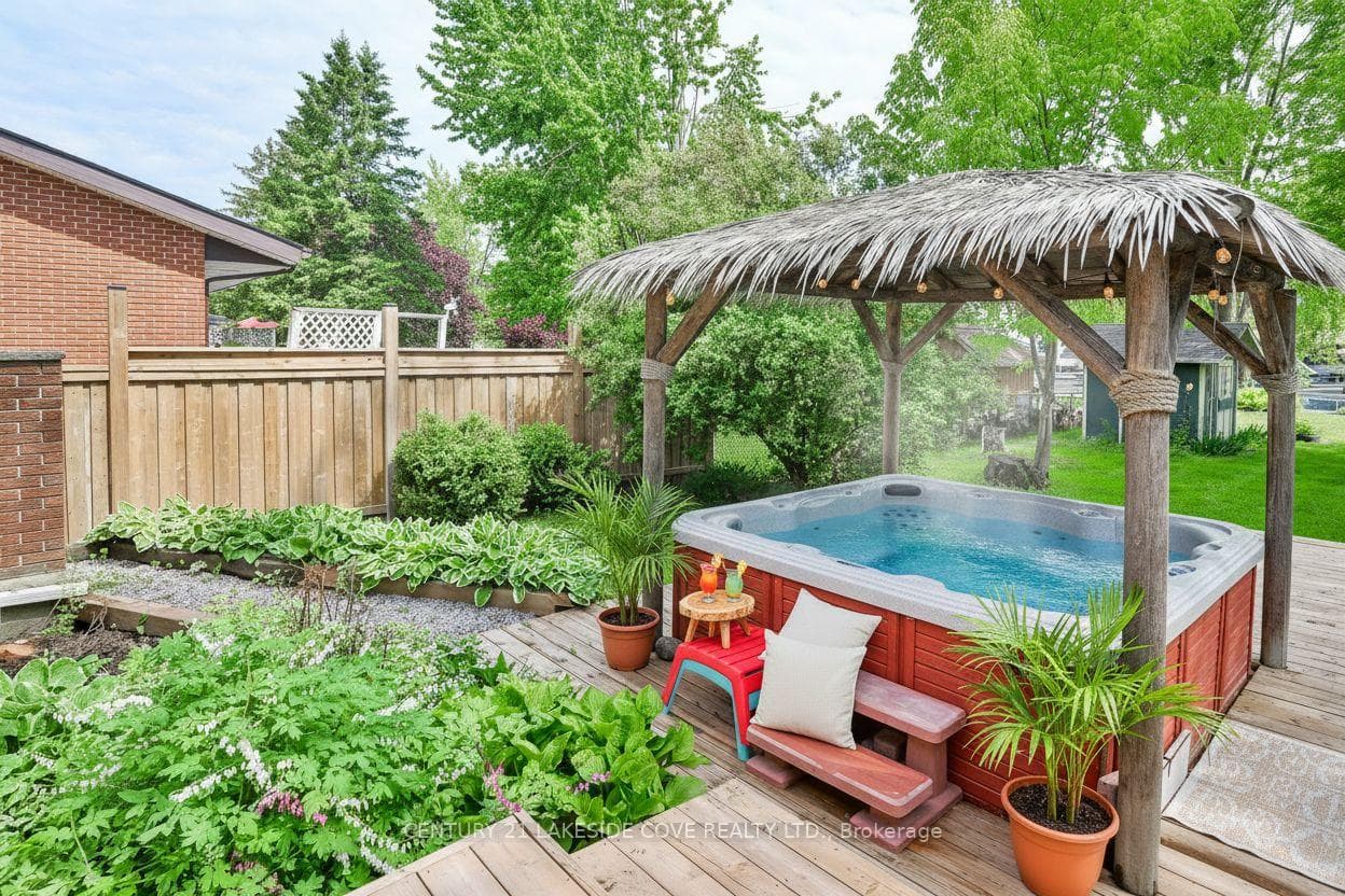 9 Pinetree Court photo 24