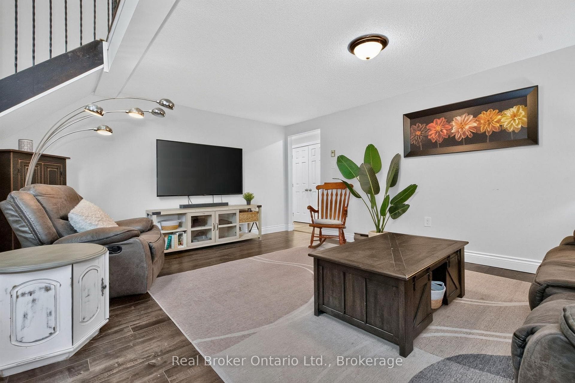 723 Algonquin Drive photo 22