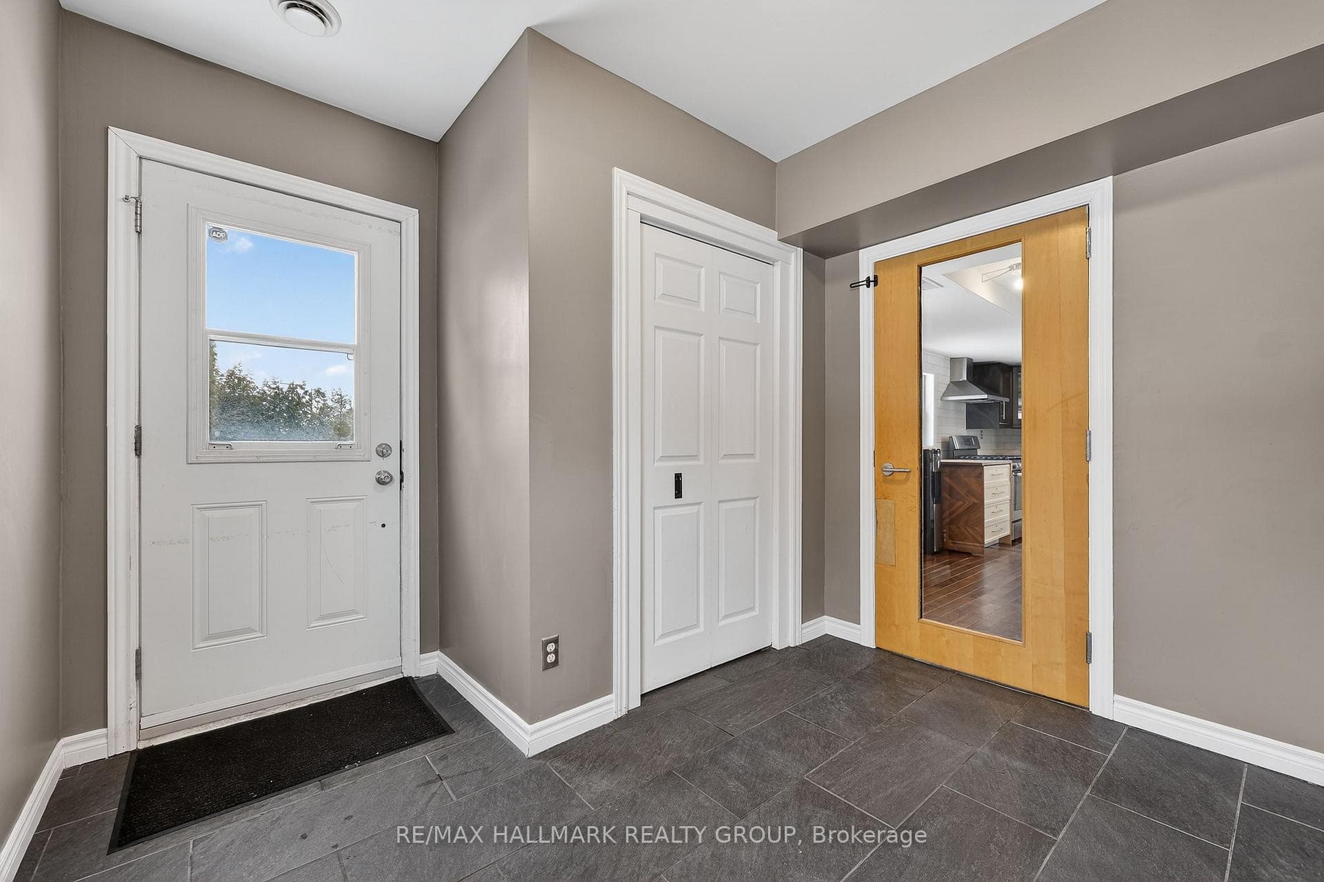 633 Russell Road photo 5