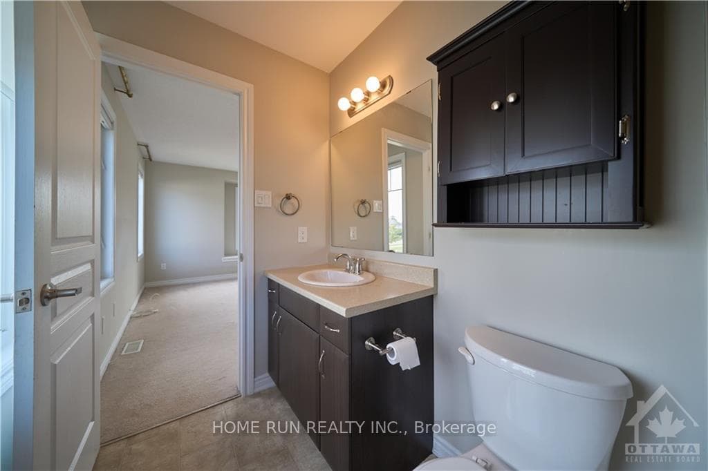 436 MEADOWHAWK Crescent photo 24